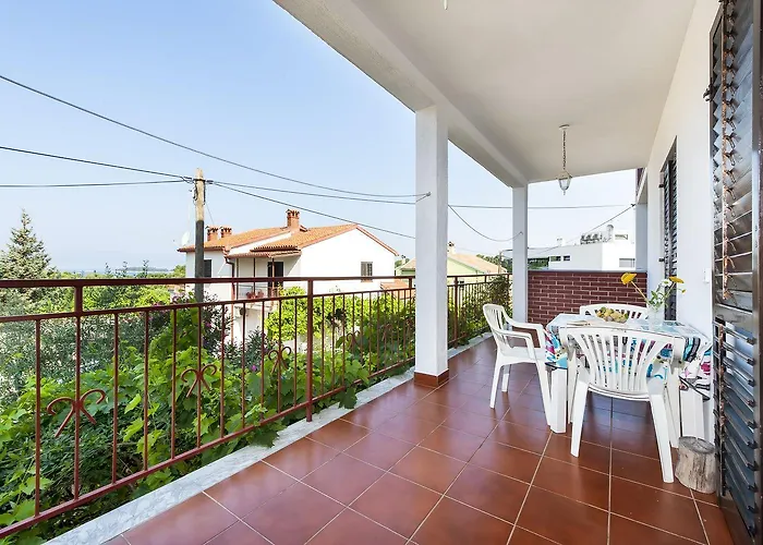 Helles Apartment Nur 800 Meter Zum Strand Mit Meerblick, 2 Balkonen, Privatparkplatz