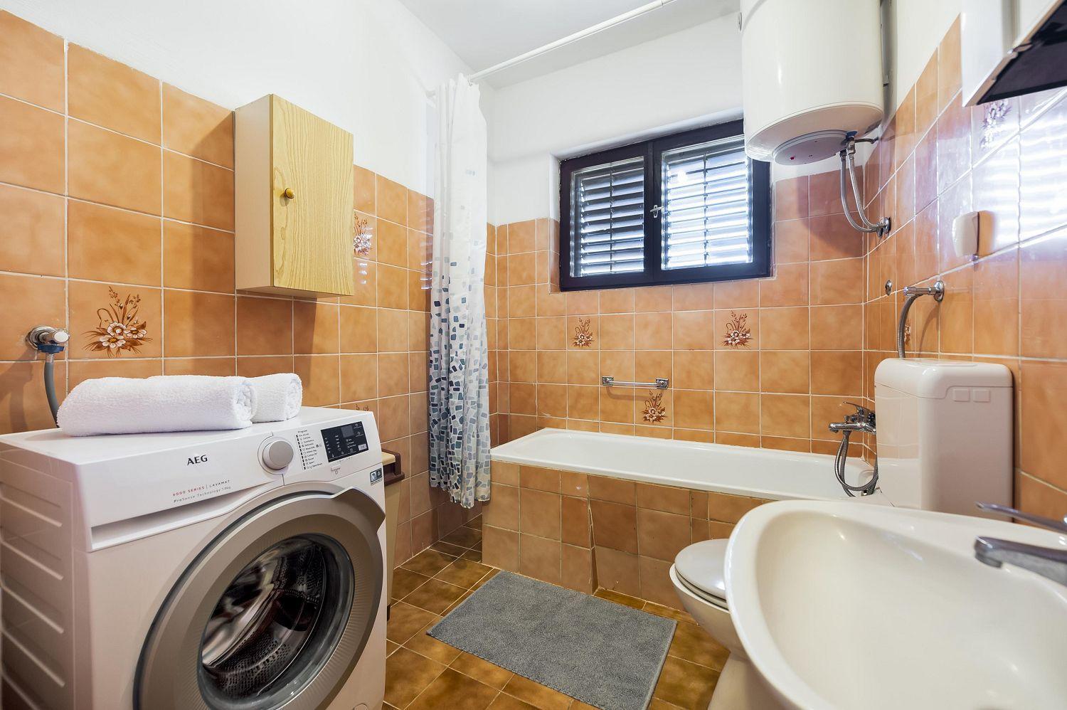 Helles Nur 800 Meter Zum Mit Meerblick, 2 Balkonen, Privatparkplatz Apartman Rovinj