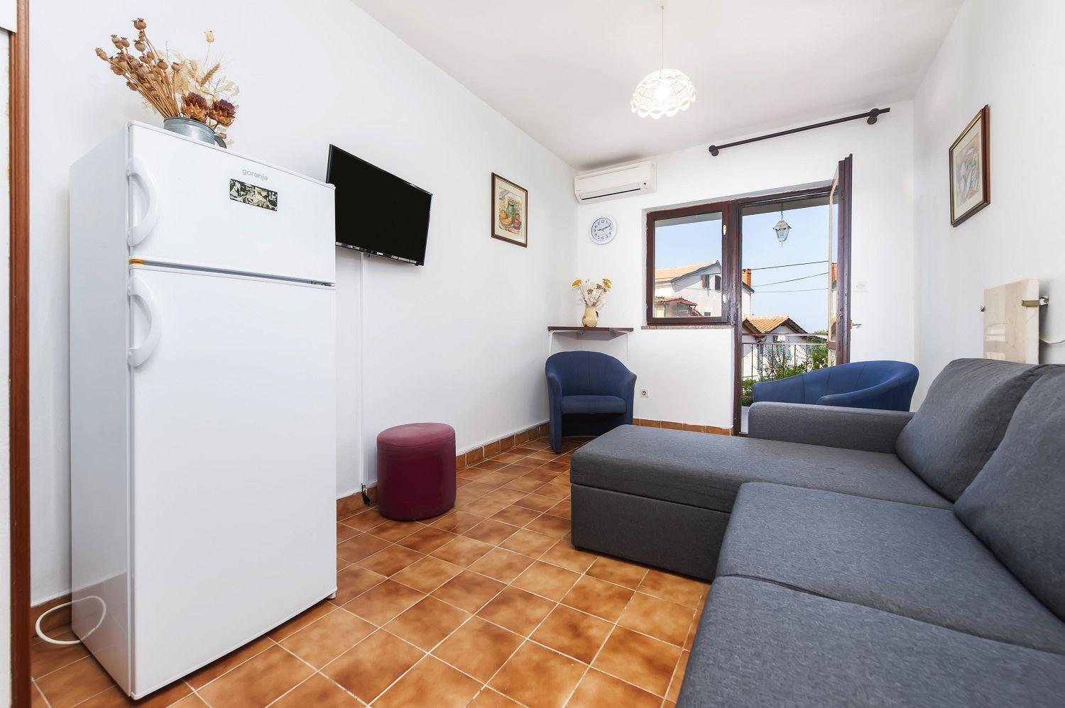 Helles Nur 800 Meter Zum Mit Meerblick, 2 Balkonen, Privatparkplatz Apartment Rovinj